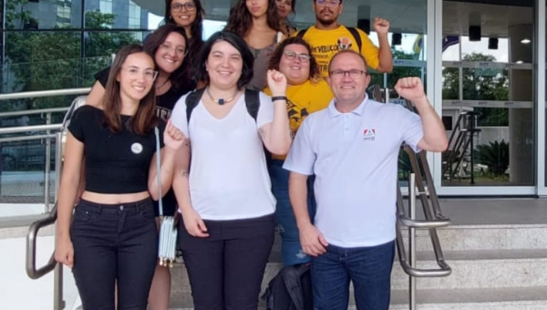 ADUFRGS-Sindical participa de reunião com estudantes da UFRGS e MPF